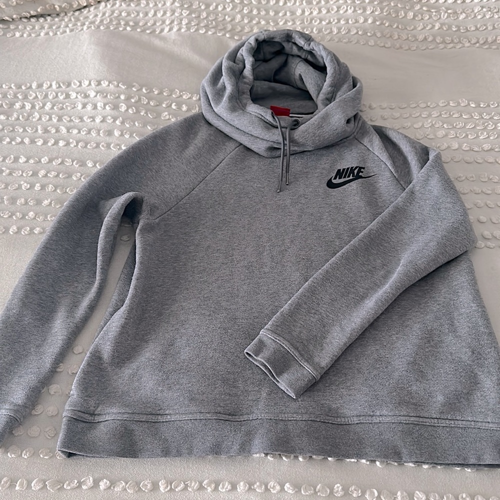 Woman’s Nike Cowl neck hoodie✨ Size Medium.✨ GUC✨